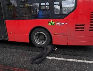 Τουρκοκύπρια η νεκρή στις ρόδες του λεωφορείου από την επίθεση στο Λονδίνο! (φωτό)